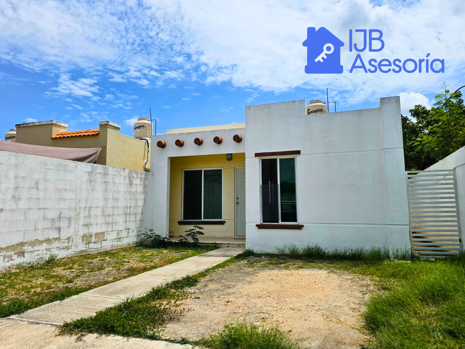 Casa en venta en Sian Ka’an IV, Mérida | Patio amplio, 2 estacionamientos y libre de gravamen — foto 1