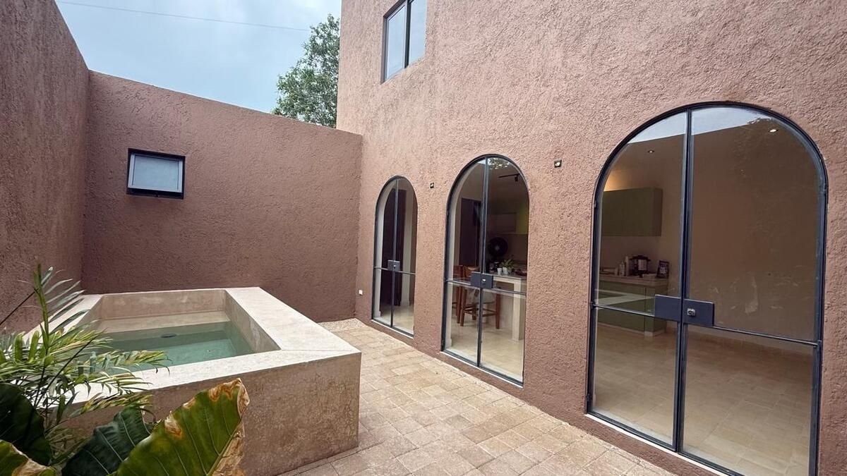 Venta de Casa 3 Habitaciones en Temozon Norte 2 pisos — foto 1