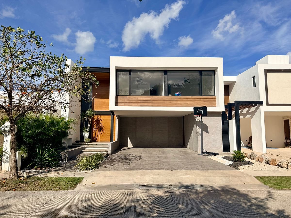 CASA EN VENTA EN PRIVADA PARQUE NATURA