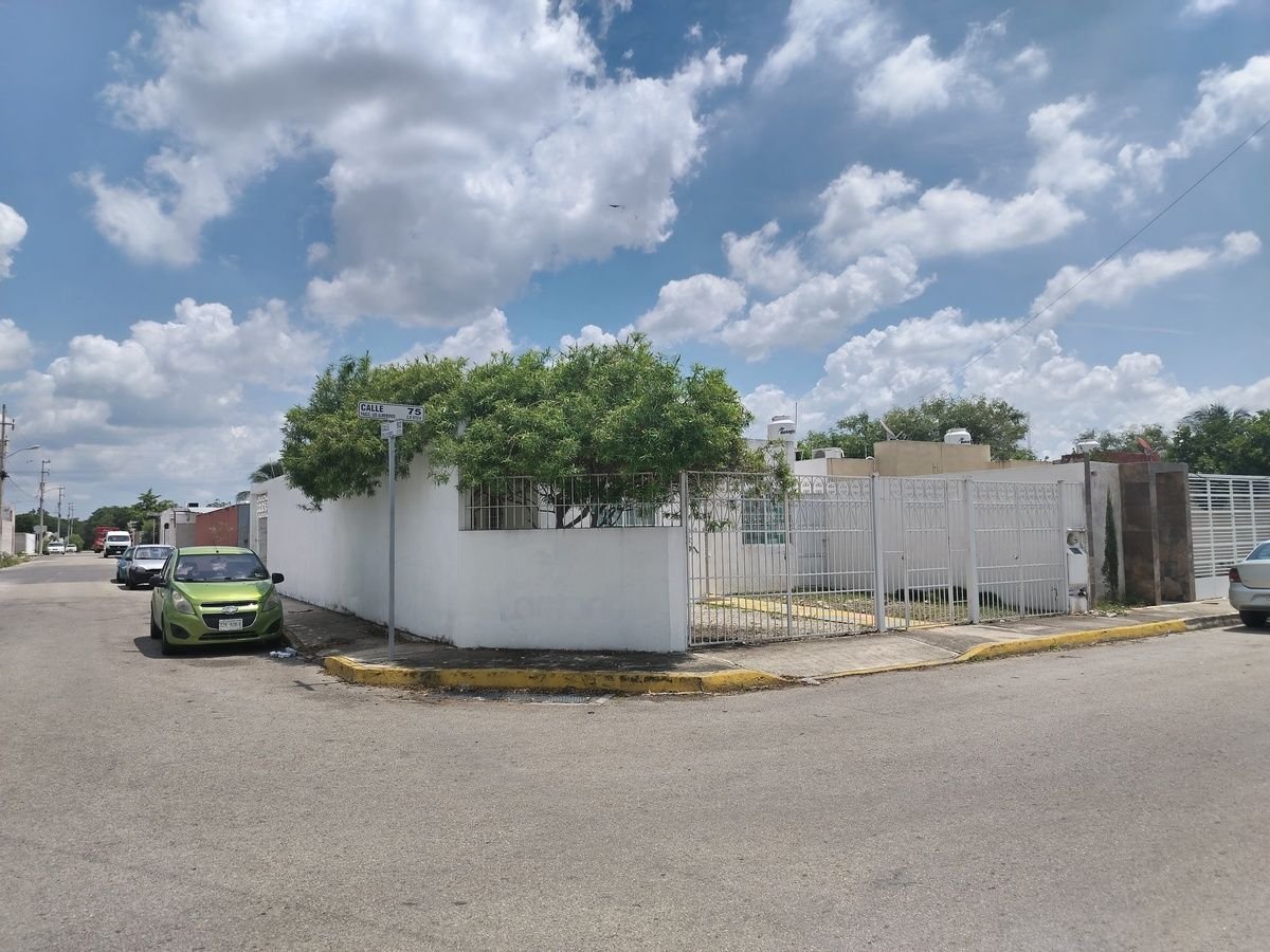 Casa en esquina en renta o venta en Caucel — foto 2